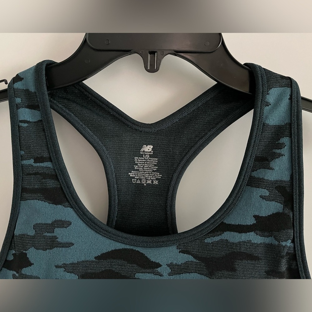 New Balance Medium Impact Secure Fit & Feel Stretch Seamless Sports Bra - Picture 3 of 9